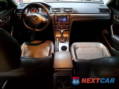 Zdjęcie 8 z 12 samochodu: 2016 VOLKSWAGEN PASSAT SE VIN:1VWBT7A33GC007919 - miniatura