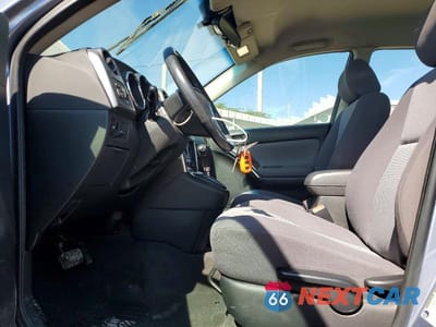Zdjęcie 7 z 12 samochodu: 2005 TOYOTA COROLLA MATRIX XR VIN:2T1KR32E65C371914 - miniatura