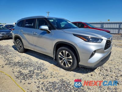 Czwarte zdjęcie samochodu z boku: 2023 TOYOTA HIGHLANDER HYBRID XLE VIN:5TDKBRCH0PS575599 - miniatura