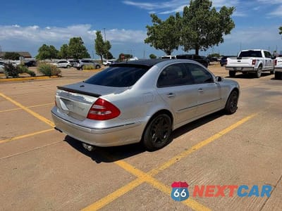 Czwarte zdjęcie samochodu z boku: 2006 MERCEDES-BENZ E 350 VIN:WDBUF56J56A948487 - miniatura