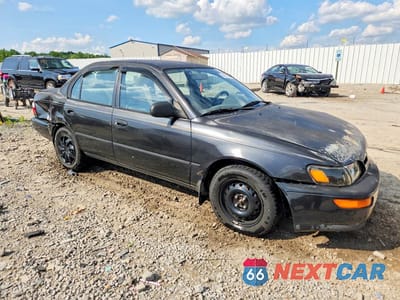 Czwarte zdjęcie samochodu z boku: 1996 TOYOTA COROLLA BASE VIN:2T1BA02E8TC135266 - miniatura