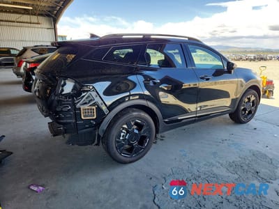 Trzecie zdjęcie samochodu z tyłu: 2026 KIA SPORTAGE HYBRID X-LINE VIN:KNDPVDDG1T7312127 - miniatura