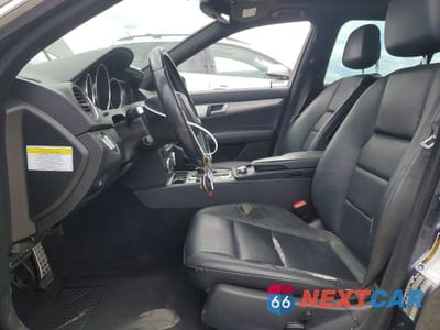 Zdjęcie 7 z 12 samochodu: 2013 MERCEDES-BENZ C 250 VIN:WDDGF4HB6DA865071 - miniatura