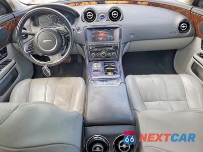 Zdjęcie 8 z 12 samochodu: 2012 JAGUAR XJ VIN:SAJWA1CB9CLV34743 - miniatura