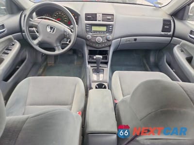 Zdjęcie 8 z 12 samochodu: 2004 HONDA ACCORD LX VIN:1HGCM56354A032167 - miniatura