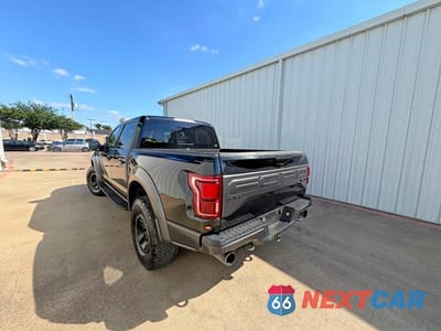 Trzecie zdjęcie samochodu z tyłu: 2018 FORD F150 RAPTOR VIN:1FTFW1RG8JFB64237 - miniatura