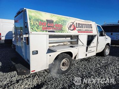 Trzecie zdjęcie samochodu z tyłu: 2018 FORD ECONOLINE E350 SUPER DUTY CUTAWAY VAN VIN:1FDWE3F63JDC30307 - miniatura