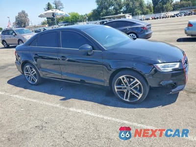 Czwarte zdjęcie samochodu z boku: 2018 AUDI A3 PREMIUM VIN:WAUAUGFFXJ1014526 - miniatura