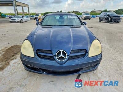 Piąte zdjęcie samochodu w środku: 2005 MERCEDES-BENZ SLK 350 VIN:WDBWK56F95F052078 - miniatura