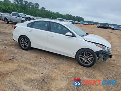 Czwarte zdjęcie samochodu z boku: 2019 KIA FORTE S VIN:3KPF34AD9KE107021 - miniatura