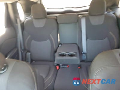 Zdjęcie 10 z 13 samochodu: 2016 JEEP CHEROKEE LATITUDE VIN:1C4PJMCS1GW279174 - miniatura