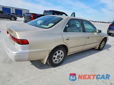 Trzecie zdjęcie samochodu z tyłu: 1998 TOYOTA CAMRY LE VIN:JT2BG22K6W0110115 - miniatura