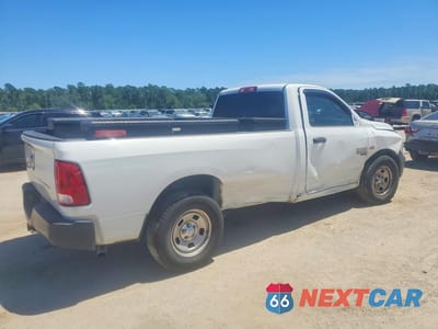 Trzecie zdjęcie samochodu z tyłu: 2019 RAM 1500 CLASSIC TRADESMAN VIN:3C6JR6DTXKG507513 - miniatura