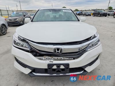 Piąte zdjęcie samochodu w środku: 2016 HONDA ACCORD TOURING VIN:1HGCR3F93GA013289 - miniatura