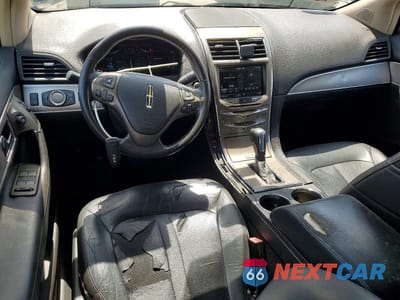 Zdjęcie 8 z 13 samochodu: 2015 LINCOLN MKX VIN:2LMDJ8JK3FBL22328 - miniatura