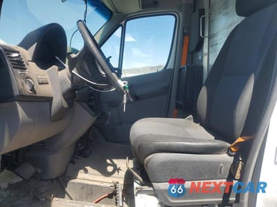 Zdjęcie 7 z 13 samochodu: 2011 MERCEDES BENZ SPRINTER 2500 DELIVERY VAN VIN:WD3PE8CB9B5606408 - miniatura