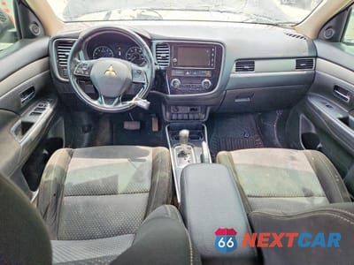Zdjęcie 8 z 12 samochodu: 2018 MITSUBISHI OUTLANDER SE VIN:JA4AD3A39JZ035453 - miniatura