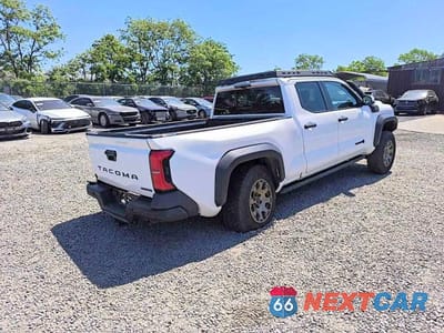 Czwarte zdjęcie samochodu z boku: 2024 TOYOTA TACOMA TRAILHUNTER HV VIN:3TYLF5LN9RT005048 - miniatura