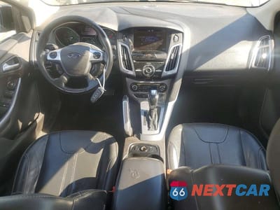 Zdjęcie 8 z 12 samochodu: 2013 FORD FOCUS TITANIUM VIN:1FADP3J26DL276207 - miniatura