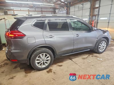Trzecie zdjęcie samochodu z tyłu: 2018 NISSAN ROGUE SV VIN:5N1AT2MV8JC733258 - miniatura