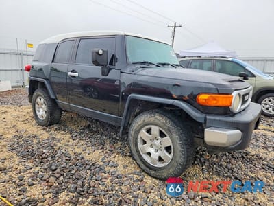 Czwarte zdjęcie samochodu z boku: 2007 TOYOTA FJ CRUISER BASE VIN:JTEBU11F870050527 - miniatura