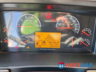 Zdjęcie 8 z 10 samochodu: 2014 VOLVO VNL SEMI TRUCK VIN:4V4NC9EH2EN170696 - miniatura