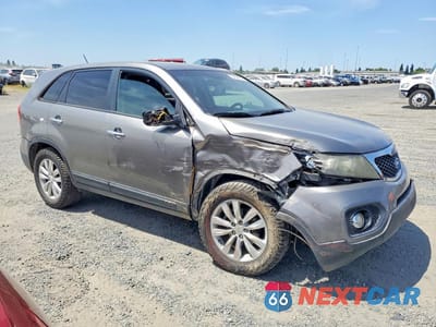 Czwarte zdjęcie samochodu z boku: 2011 KIA SORENTO EX VIN:5XYKU4A21BG024146 - miniatura