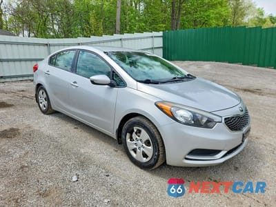 Czwarte zdjęcie samochodu z boku: 2016 KIA FORTE LX VIN:KNAFK4A64G5524308 - miniatura