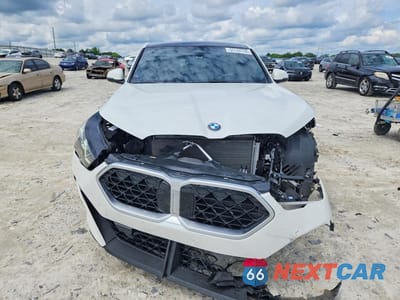 Piąte zdjęcie samochodu w środku: 2025 BMW X2 XDRIVE28I VIN:WBX63GM09S5270714 - miniatura