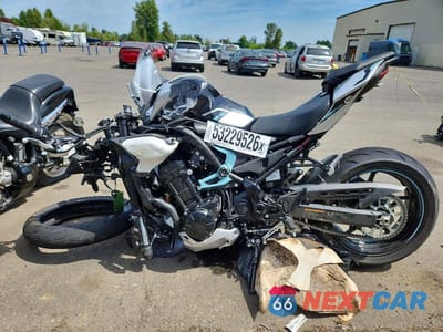 Trzecie zdjęcie samochodu z tyłu: 2025 KAWASAKI ZR900 S VIN:ML5ZRDS15SDA04466 - miniatura