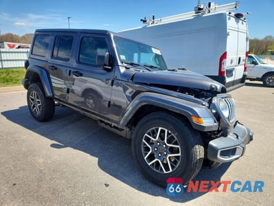 Czwarte zdjęcie samochodu z boku: 2026 JEEP WRANGLER SAHARA VIN:1C4PJXEG5TW254329 - miniatura