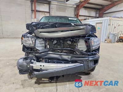 Piąte zdjęcie samochodu w środku: 2019 TOYOTA TUNDRA SR VIN:5TFUM5F19KX081996 - miniatura