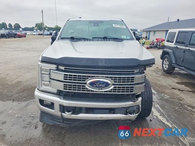 Piąte zdjęcie samochodu w środku: 2017 FORD F350 SUPER DUTY VIN:1FT8W3BT6HED03180 - miniatura