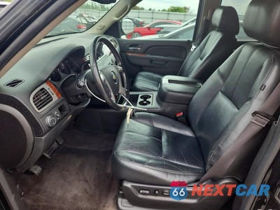 Zdjęcie 7 z 13 samochodu: 2014 CHEVROLET SUBURBAN C1500 LT VIN:1GNSCJE07ER199489 - miniatura