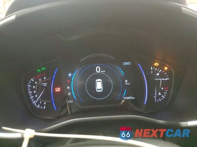 Zdjęcie 9 z 13 samochodu: 2019 HYUNDAI SANTA FE SEL VIN:5NMS3CAAXKH123882 - miniatura