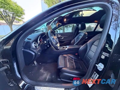 Piąte zdjęcie samochodu w środku: 2015 MERCEDES-BENZ C 300 4MATIC VIN:55SWF4KB4FU071838 - miniatura