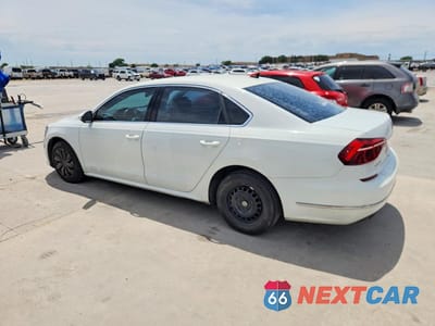 Drugie zdjęcie samochodu z przodu: 2018 VOLKSWAGEN PASSAT SE VIN:1VWBA7A38JC009727 - miniatura