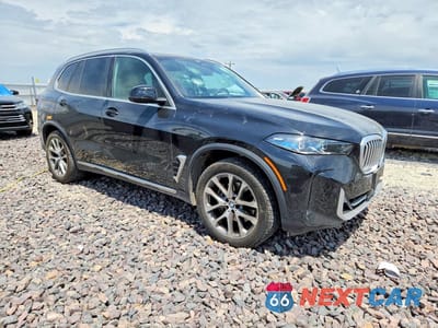 Czwarte zdjęcie samochodu z boku: 2025 BMW X5 XDRIVE40I VIN:5UX23EU07S9Z69962 - miniatura