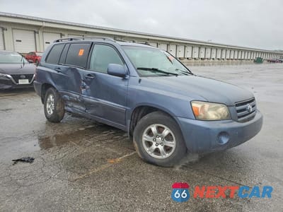 Czwarte zdjęcie samochodu z boku: 2004 TOYOTA HIGHLANDER BASE VIN:JTEDP21A240004827 - miniatura