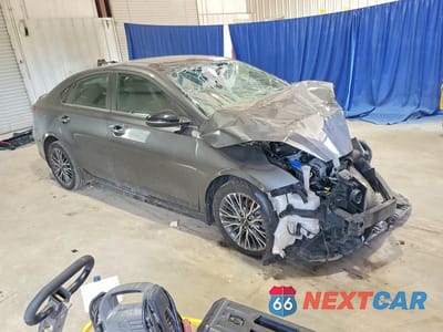 Czwarte zdjęcie samochodu z boku: 2024 KIA FORTE GT LINE VIN:3KPF54AD8RE780113 - miniatura
