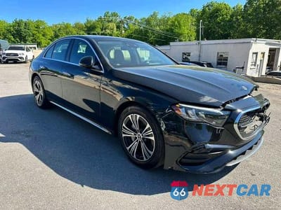 Czwarte zdjęcie samochodu z boku: 2024 MERCEDES-BENZ E 350 4MATIC VIN:W1KLF4HB3RA007028 - miniatura