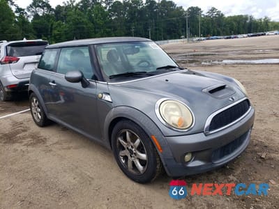 Czwarte zdjęcie samochodu z boku: 2007 MINI COOPER S VIN:WMWMF735X7TL91311 - miniatura