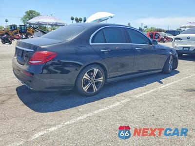 Trzecie zdjęcie samochodu z tyłu: 2020 MERCEDES-BENZ E 350 VIN:W1KZF8DB3LA826345 - miniatura