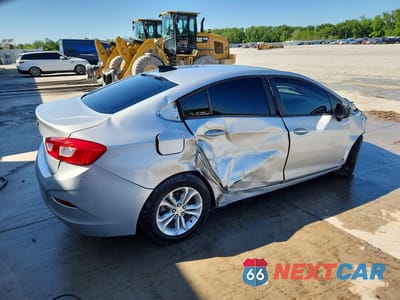Trzecie zdjęcie samochodu z tyłu: 2019 CHEVROLET CRUZE LS VIN:1G1BC5SM3K7148790 - miniatura