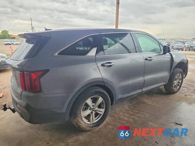 Trzecie zdjęcie samochodu z tyłu: 2023 KIA SORENTO LX VIN:5XYRG4LC2PG242986 - miniatura