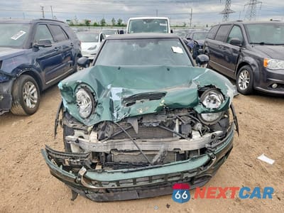 Piąte zdjęcie samochodu w środku: 2017 MINI COOPER S CLUBMAN ALL4 VIN:WMWLU5C33H2E84475 - miniatura