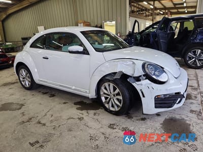 Czwarte zdjęcie samochodu z boku: 2017 VOLKSWAGEN BEETLE 1.8T VIN:3VWF17AT5HM626948 - miniatura