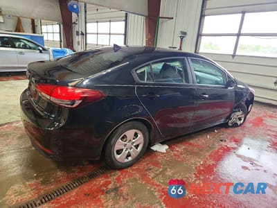 Trzecie zdjęcie samochodu z tyłu: 2017 KIA FORTE LX VIN:3KPFK4A73HE089900 - miniatura