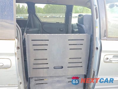 Zdjęcie 10 z 12 samochodu: 2002 CHRYSLER TOWN & COUNTRY LIMITED VIN:2C8GP64L82R550488 - miniatura