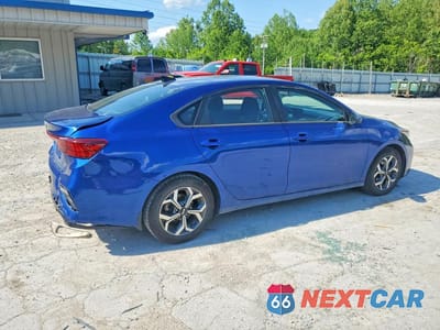 Trzecie zdjęcie samochodu z tyłu: 2021 KIA FORTE LXS VIN:3KPF24AD4ME376212 - miniatura